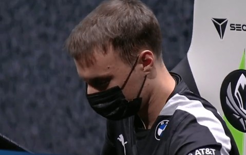 J9-包含Ming回归赛场，败北首场状态亮眼，FPX观众沸腾！的词条