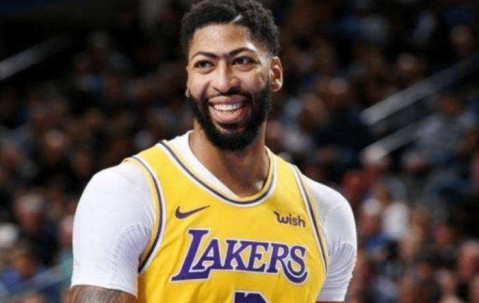 九游-Ning遭遇十持续失利，巴塞罗那教练压力巨大！引发球迷热议(意大利防长强烈抗议)